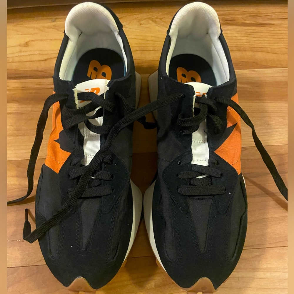 New Balance 327 sneaker, men’s size 10. Wore once: in mint condition.